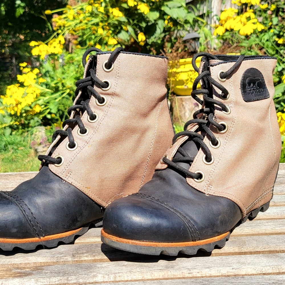 SOREL Women’s Colorblock PDX Lace Up Waterproof Wedge Boots Black/Tan Size 10